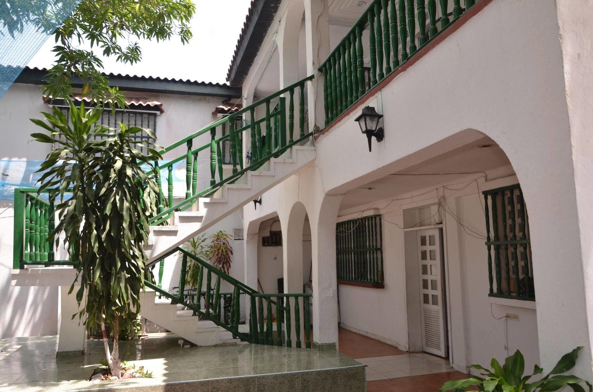 Hotel Vargas Airport Картахена Экстерьер фото